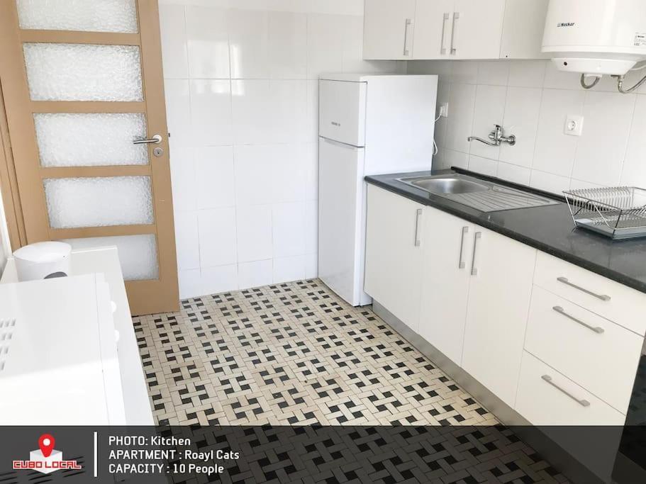 Royal Cats Apartment Порто Екстериор снимка